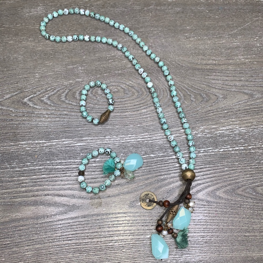 Green necklace and bracelet set